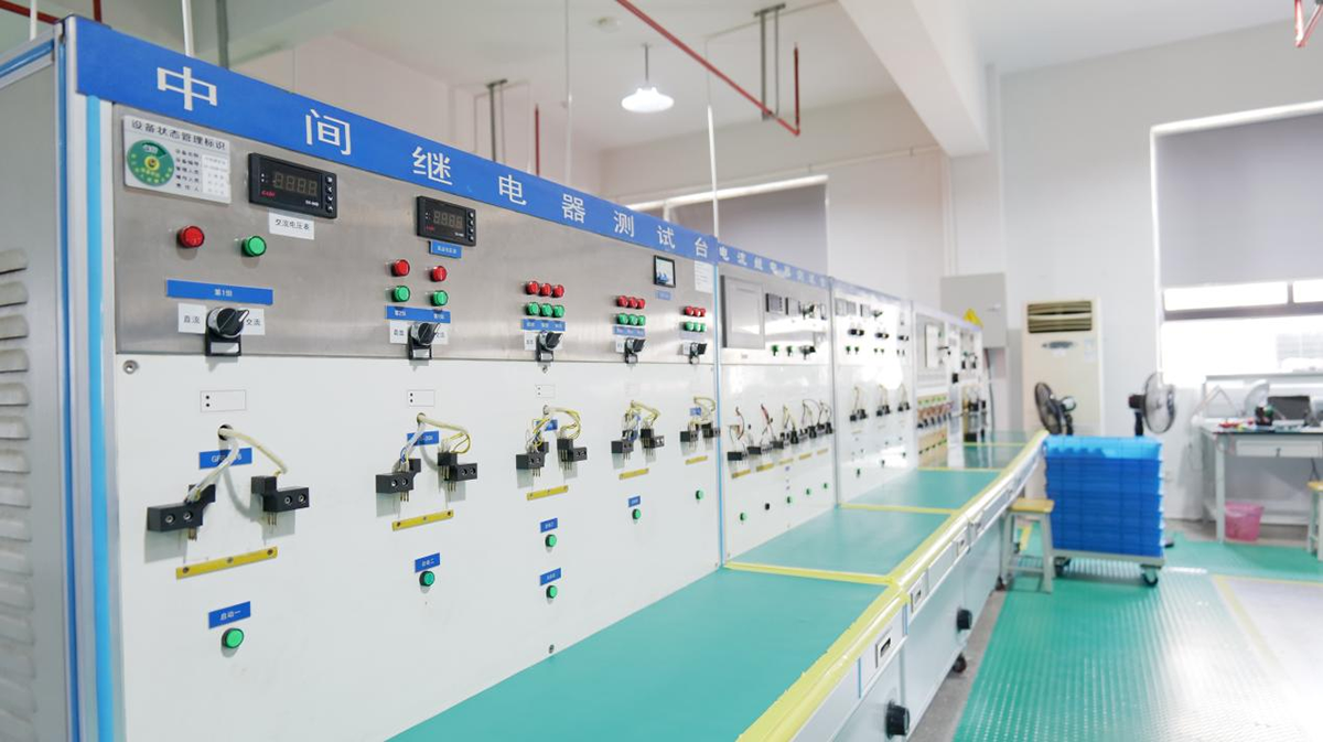 中間繼電器測(cè)試臺(tái)